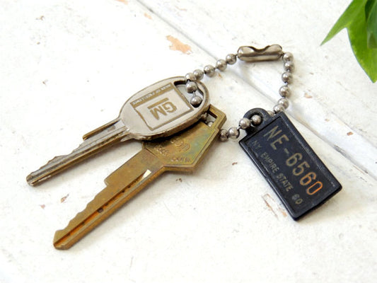 【1960's・ニューヨーク】ナンバープレート型・ビンテージ・キーホルダー・鍵2本付き・キャデラック