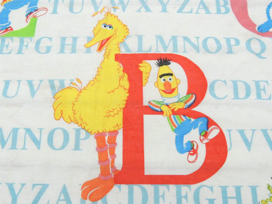 【セサミストリートの仲間たち】アルファベット柄・ヴィンテージ・ユーズドシーツ(ボックスタイプ)USA