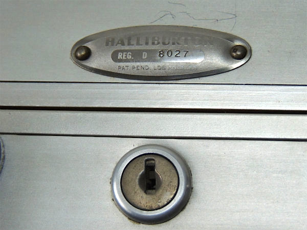 【Halliburton】ハリバートン社・アルミ製・ビンテージ・アタッシュケース/スーツケース