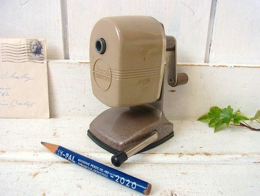 【Berol】ベージュ色・バキュームタイプ・ヴィンテージ・ペンシルシャープナー/鉛筆削り USA