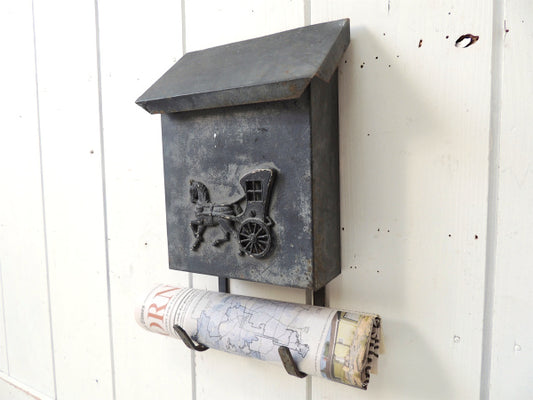 【馬車モチーフ】新聞受け付き・黒色・ヴィンテージ・メールボックス/郵便受け/ポスト USA