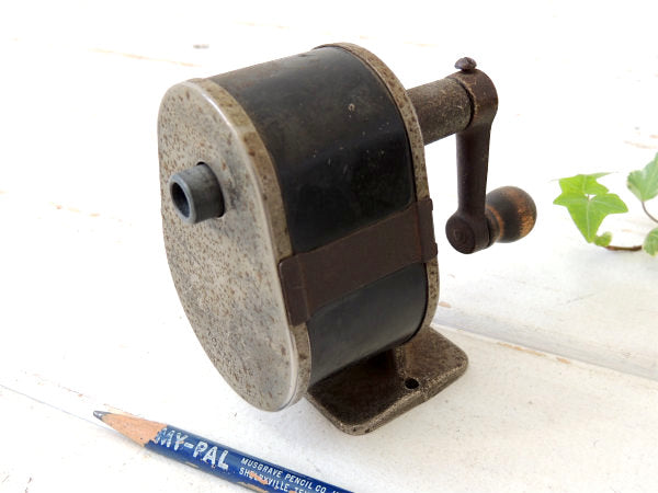 【オールド・アメリカン】木製ハンドル・1つ穴タイプ・アンティーク・ペンシルシャープナー・鉛筆削り
