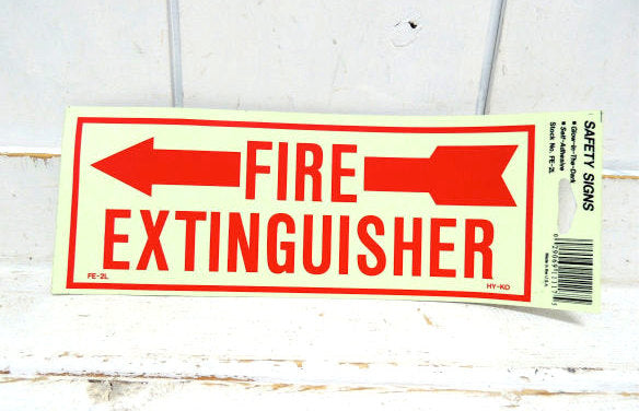 ←FIRE EXTINGUISHER 米国標識・消火器・ステッカー・デッドストック・USA