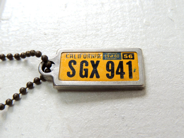 【カリフォルニア・ナンバープレート型】SGX94・ビンテージ・金属製・キーホルダー・鍵2本付き・CA