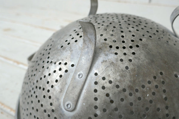 星モチーフ・アルミ製・ハンドル&脚付き・ヴィンテージ・コランダー・水切りボウル・キッチン用品