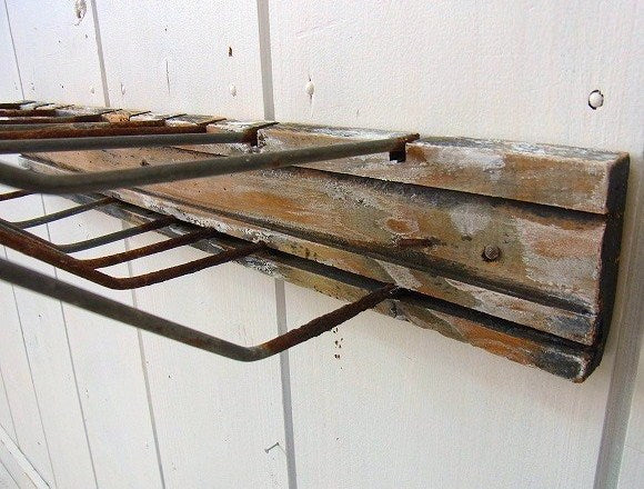 【白いペンキ・木製】ヴィンテージ・7連・ウォールフック/壁掛けフック USA