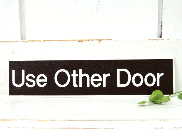 UseOtherDoor 他のドアへ USA・米国標識・デッドストック・ヴィンテージ・サインプレート・看板
