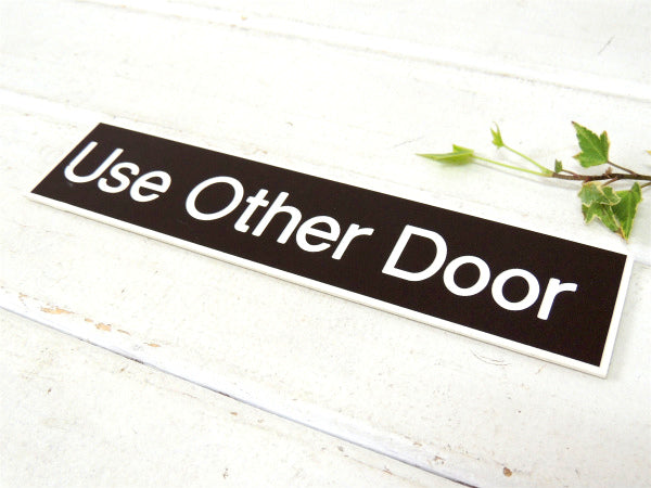 UseOtherDoor 他のドアへ USA・米国標識・デッドストック・ヴィンテージ・サインプレート・看板