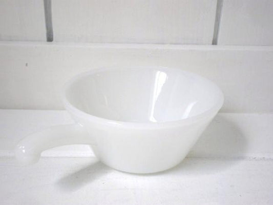 FireKingホワイト・ワンハンドルキャセロール