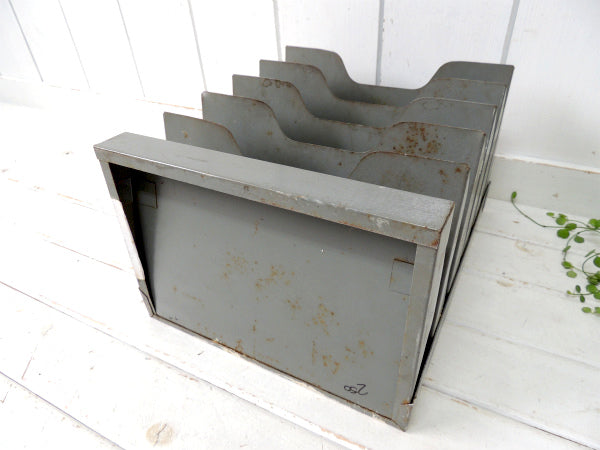 【壁掛け&卓上】工業系・メタル製・ヴィンテージ・6段・書類ラック/デスクトレイ・USA