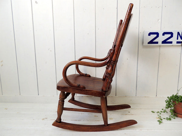 【彫刻模様】子供用のアンティーク・ロッキングチェア/子供イス/アーリーアメリカン/木製椅子