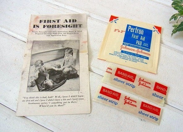 小さなヴィンテージ・ファーストエイドキット/救急箱/ティン缶 USA