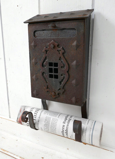 新聞受け付き・クラシカルデザイン・アイアン・ヴィンテージ・メールボックス・郵便受け・ポスト・シャビー