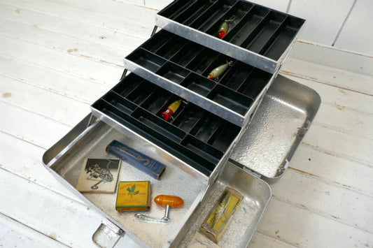 UMCO・アムコ・フィッシング 204・アルミ製・4段式・ヴィンテージ・タックルボックス・US 釣り