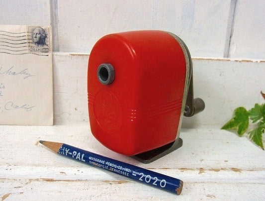 【Apsco】STAR・赤色の小さなアンティーク・ペンシルシャープナー/鉛筆削り USA