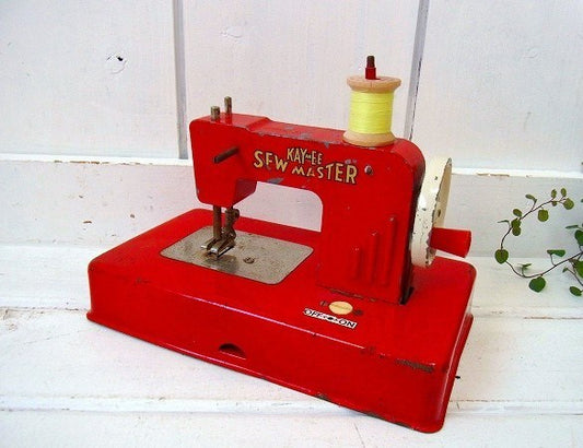 KAYANEE ドイツ製・赤色 アンティーク・子供用ミシン トイミシン