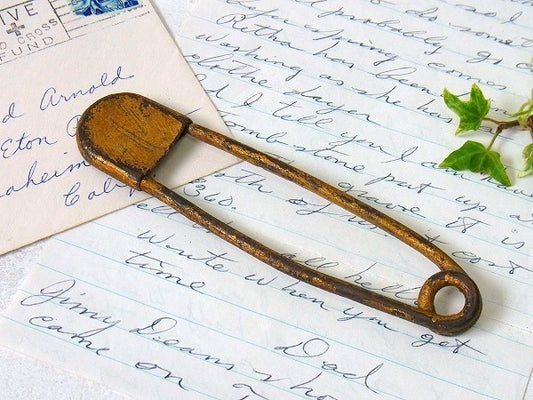 シャビーなアンティーク・ランドリーピン/安全ピン/キータグ USA