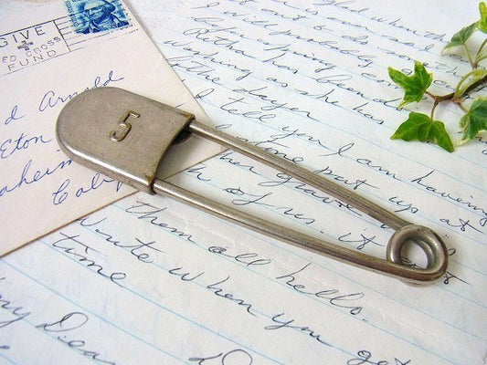 【5】ナンバー入り・ヴィンテージ・ランドリーピン/安全ピン/キータグ USA