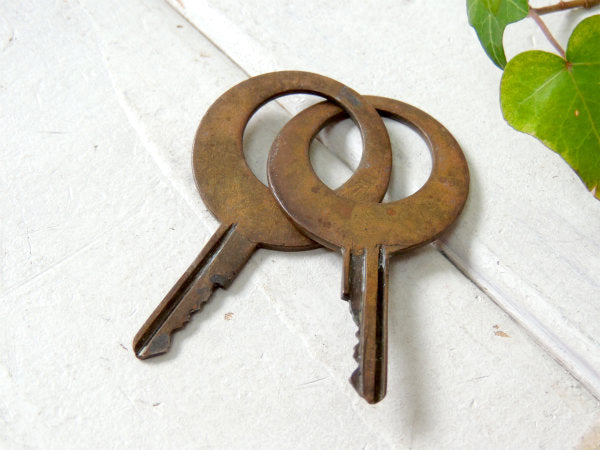 【ダブル】デザイン・お洒落なアンティーク・真鍮製・鍵・キー