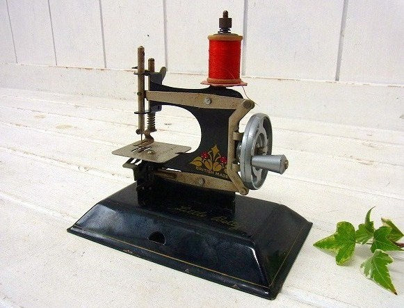 アンティーク　チャイルドミシン　リトルベティ Midcentury Little Betty Midinette Electric Toy Sewing