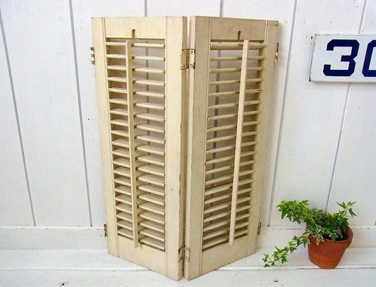 アイボリー色のシャビーな木製アンティーク・ルーバー/ヴォレー/シャッター/建具 USA