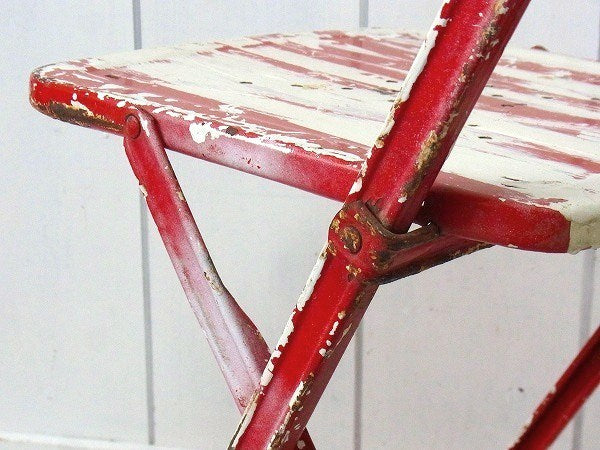 赤色のシャビーなヴィンテージ・スチールチェア/ガーデンチェア/折り畳みイス USA