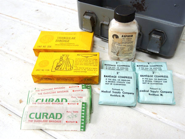 【1960's・FIRST AID KIT】ファーストエイドキット・ヴィンテージ・救急箱・壁掛け式
