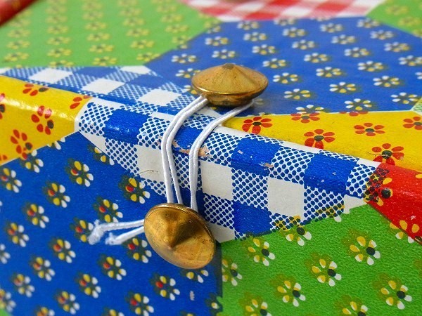 アメリカ製!カラフルなパッチワーク柄・厚紙製・2段式・ヴィンテージ・ソーイングボックス/裁縫箱