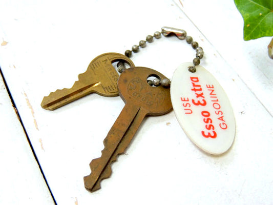 エッソ・ESSO・ガソリン アドバタイジング・ビンテージ・キーホルダー・真鍮製・鍵2本付き