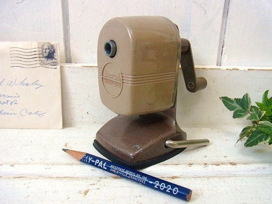 【Berol】ベージュ色・バキュームタイプ・ヴィンテージ・ペンシルシャープナー/鉛筆削り USA