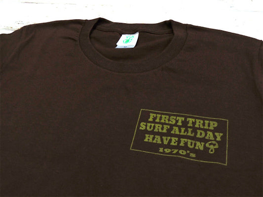 【First Trip】ファーストトリップ・ダークブラウン色・オリジナル・Tシャツ/コットン100%