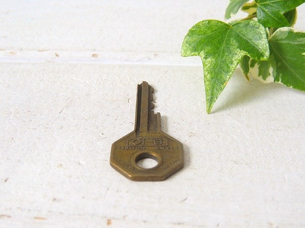 【Curtis/Key】八角形・B-10・鍵・ビンテージ・キー・USA・ナンバー入り・真鍮製