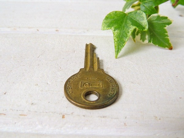 【CURTIS IND/真鍮製】ビンテージ/V-10/ナンバー付き・鍵・キー・USA