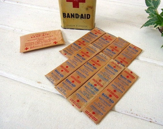 【ジョンソン&ジョンソン】バンドエイド入りの小さなヴィンテージ・ティン缶/ブリキ缶 USA
