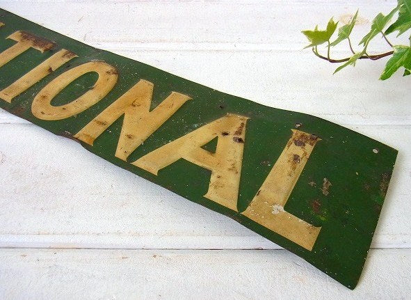 【インターナショナル】ブリキ製・ヴィンテージ・サイン/看板/ジャンク USA