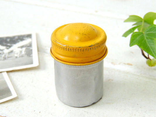 【黄色・イエロー】カメラ用の小さなヴィンテージ・アルミ製・フィルムケース/USA