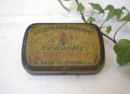 ドイツ製 虫ピン入り小さなアンティークTIN缶