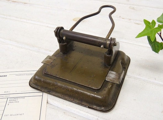 USA!カーキ色のメタル製・2つ穴・アンティーク・ペーパーパンチ/穴あけパンチ