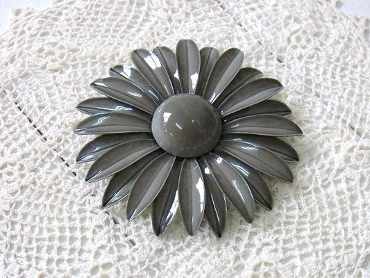 フラワーモチーフ・グレー色のデッドストック・ヴィンテージ・ブローチ/アクセサリー USA