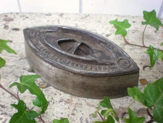 USA アイアン製・アンティーク・アイロン