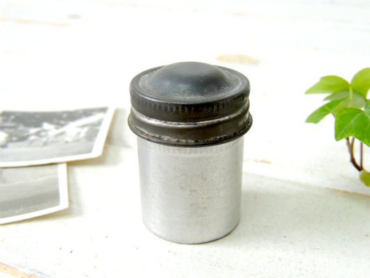 オールド・カメラ用の小さなヴィンテージ・アルミ製・フィルムケース/USA/容器