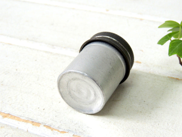 オールド・カメラ用の小さなヴィンテージ・アルミ製・フィルムケース/USA/容器