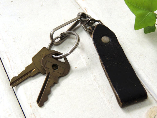 【英国・イギリス】ヴィンテージ・革製・ハンドクラフト・レザーキーホルダー &真鍮製の古鍵2本