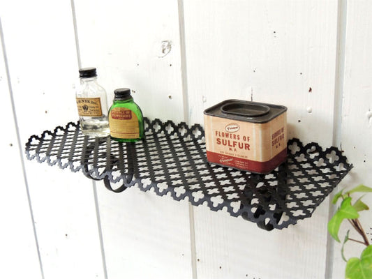 【ミッドセンチュリー】小さな黒色・アンティーク・ウォールシェルフ/飾り棚/型抜きデザイン USA