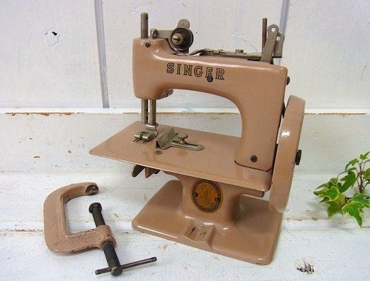 【SINGER】イギリス製・シンガー社・アンティーク・トイミシン/子供用ミシン(ベージュ)