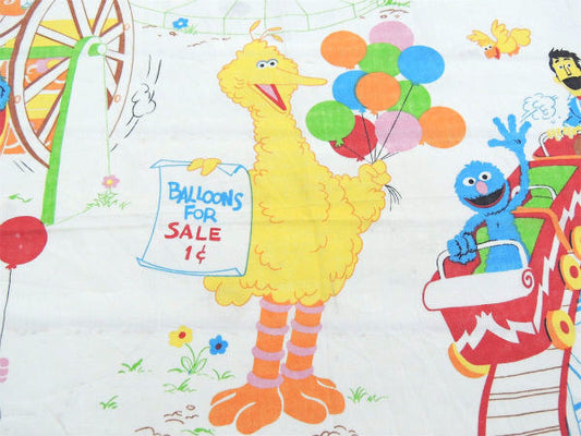 【セサミストリートの仲間たち】マジックショー&遊園地柄・ヴィンテージ・フラットシーツ(1/2)