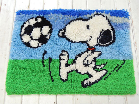 【スヌーピー】サッカー柄・ヴィンテージ・フックドラグ・マット/タペストリー USA
