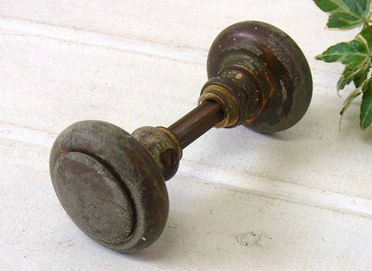 古い真鍮製・小さなアンティーク・ドアノブ/建材 USA