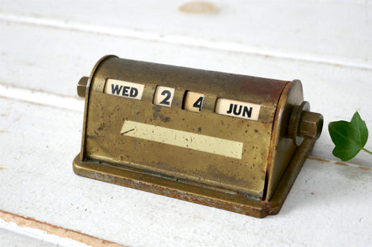 ゴールドトーン メタル製 ヴィンテージ デスクカレンダー 卓上カレンダー ステーショナリー USA