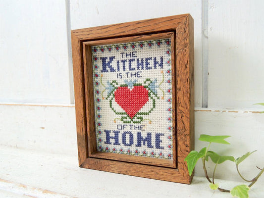♥︎ハート柄・木製フレーム入り・ハンドメイド・ビンテージ・刺繍フレーム 壁飾り インテリア 壁掛け